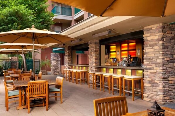 屋外ダイニングエリア