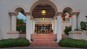 A hotel entrance with a covered walkway, columns, and a well-lit facade. - Marriott's Lakeshore Reserve (1BR) (Orlando)