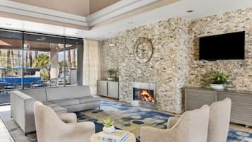 Smart TV, chimenea, videojuegos y reproductor de DVD