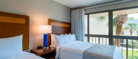 2 sovrum, skrivbord, strykjärn/strykbräda och resesäng