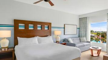 2 makuuhuonetta, työpöytä, silitysrauta/-lauta, vauvan matkasänky