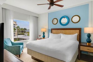 2 soverom, skrivebord, strykejern/-brett og reiseseng for barn