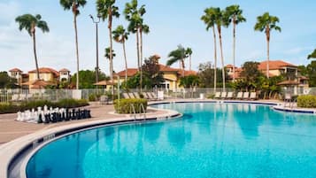 Lämmitetty uima-allas