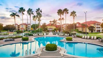 Lämmitetty uima-allas