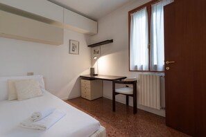 2 bedrooms, iron/ironing board, WiFi, bed sheets - Canale View Apt - S. Agostino (Venezia)