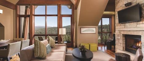 Una Smart TV, una chimenea, videojuegos, un reproductor de DVD