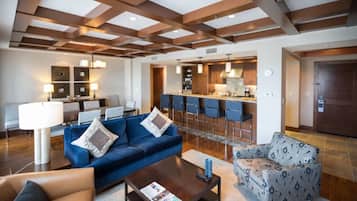 Een smart-tv, een open haard, videogames en een dvd-speler