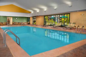 Lämmitetty uima-allas