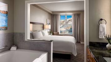 1 habitación, escritorio, tabla de planchar con plancha y cuna de viaje