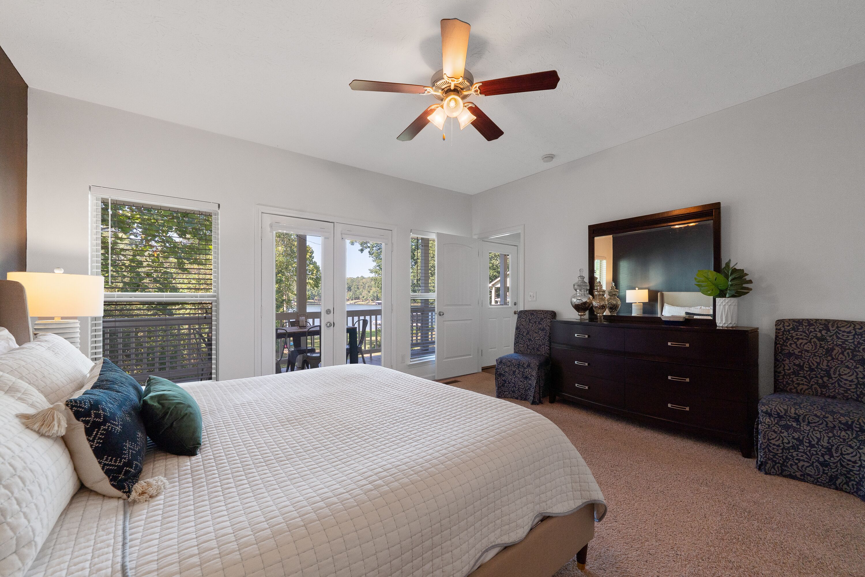 5 bedrooms, travel cot, WiFi, bed sheets