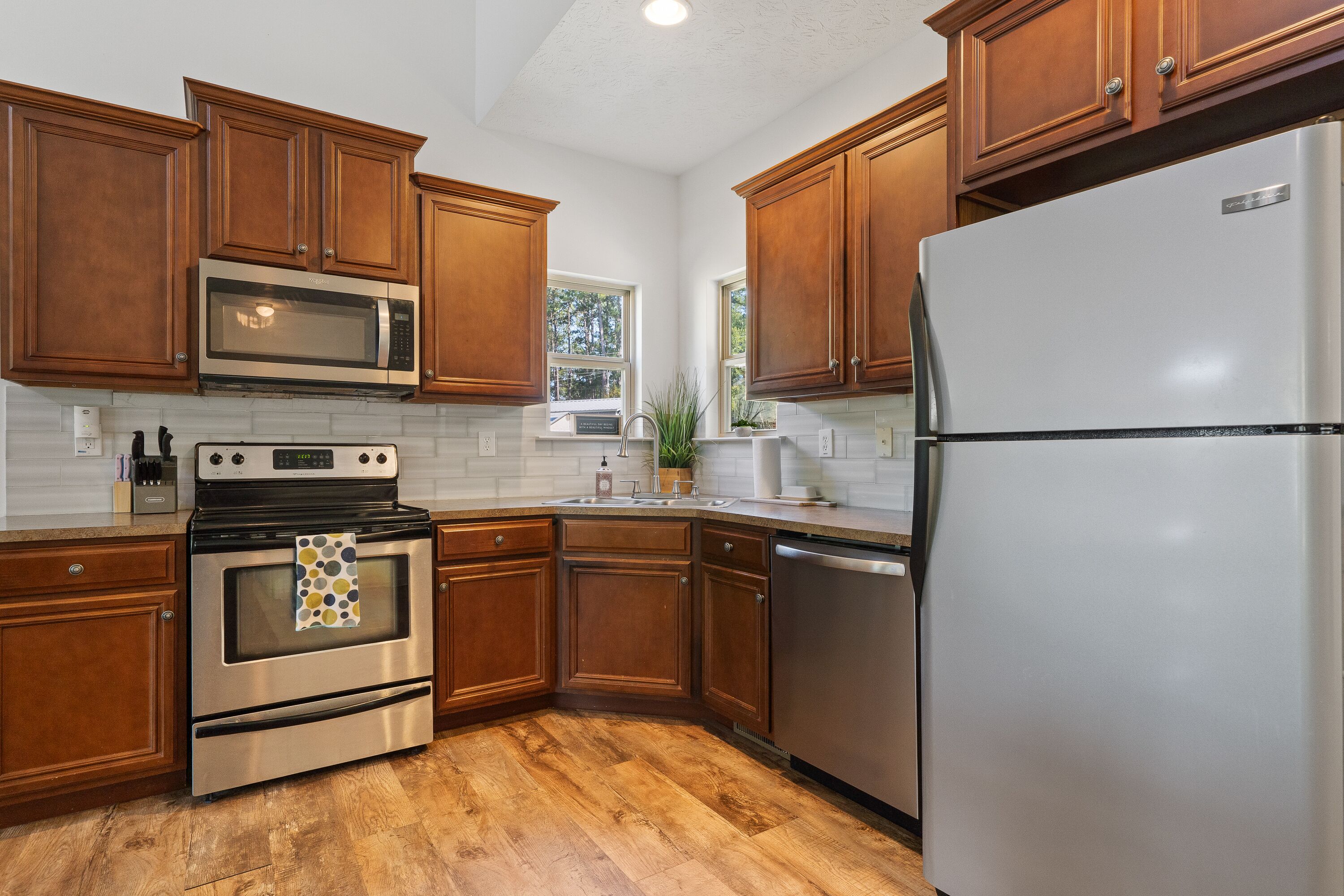 Frigorifero, microonde, forno, piano cottura