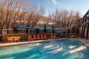 屋内プール、温水プール