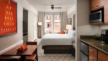 1 quarto, escrivaninha, ferros/tábuas de passar roupa, Wi-Fi de cortesia