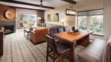 智能电视、壁炉、电子游戏、DVD 播放器