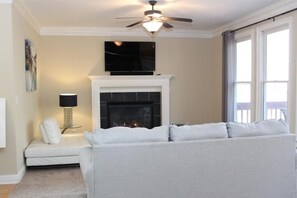 Smart TV y chimenea