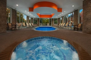 Innenpool, beheizter Pool
