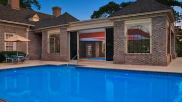 Sisäuima-allas, lämmitetty uima-allas