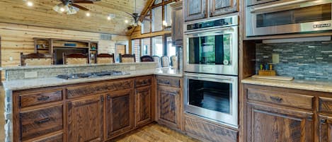 Fridge, microwave, stovetop, dishwasher