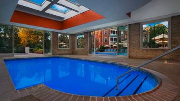 Indendørs pool, opvarmet pool