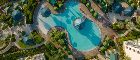 Lämmitetty uima-allas