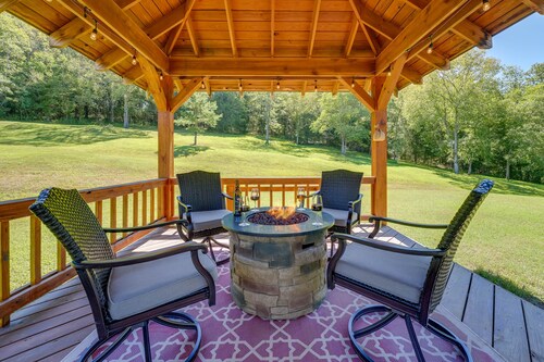 Game Room & Deck: Serene Ava Countryside Home