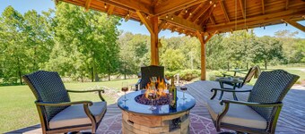 Game Room & Deck: Serene Ava Countryside Home