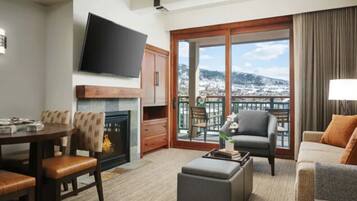 TV connectée, cheminée, jeux vidéo, lecteur de DVD