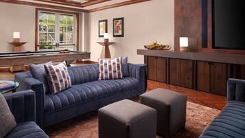 智能电视、壁炉、电子游戏、DVD 播放器