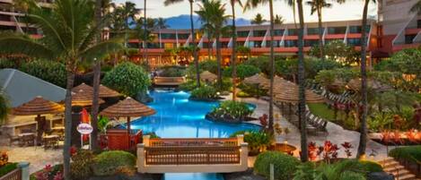 من حمّامات السباحة المغطاة، حمّام سباحة مُدفَّأ