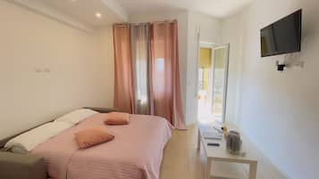 1 bedroom, iron/ironing board, free WiFi, bed sheets