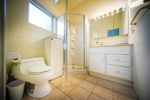 Hair dryer, towels - 4 Mi to Beaches: Honolulu Hideaway w/ Views! (Honolulu)