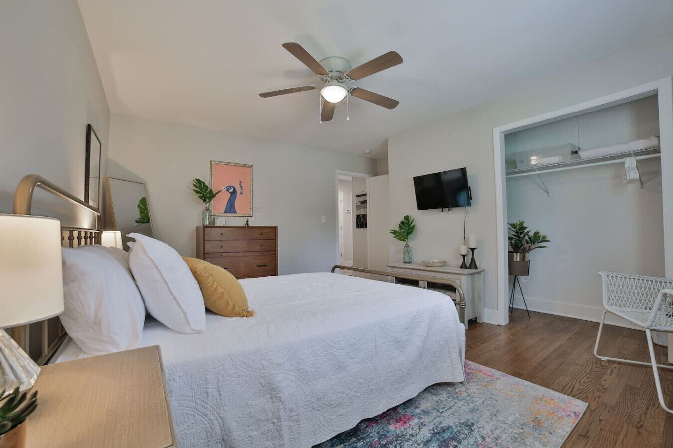 2 habitaciones, tabla de planchar con plancha, wifi y ropa de cama 