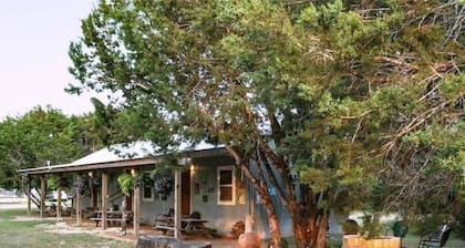 Discover Bandera charm, just a quick 6-min drive to Medina River