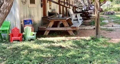 Discover Bandera charm, just a quick 6-min drive to Medina River