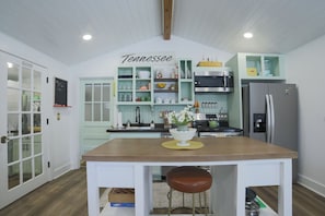 Fridge, microwave, oven, stovetop - Cozy Historic Cottage | Walk to Northshore (Chattanooga)