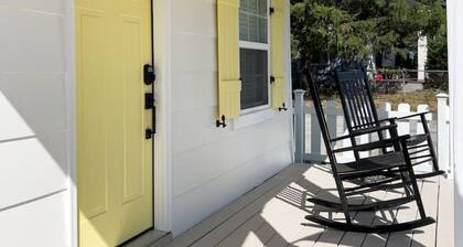 Cozy Historic Cottage | Walk to Northshore
