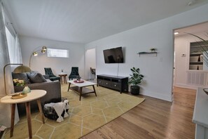 Una Smart TV, una oficina