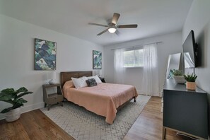 2 quartos, escrivaninha, ferros/tábuas de passar roupa, Wi-Fi