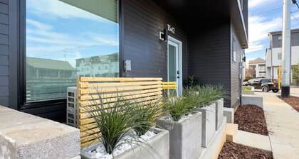 Modern Townhome by Riverwalk | Walkable & Stylish