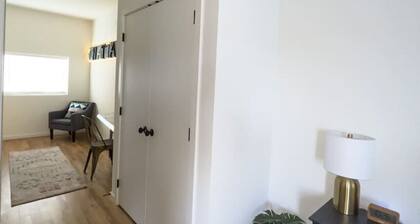 Modern Townhome by Riverwalk | Walkable & Stylish