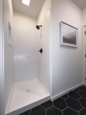 Sèche-cheveux, serviettes fournies