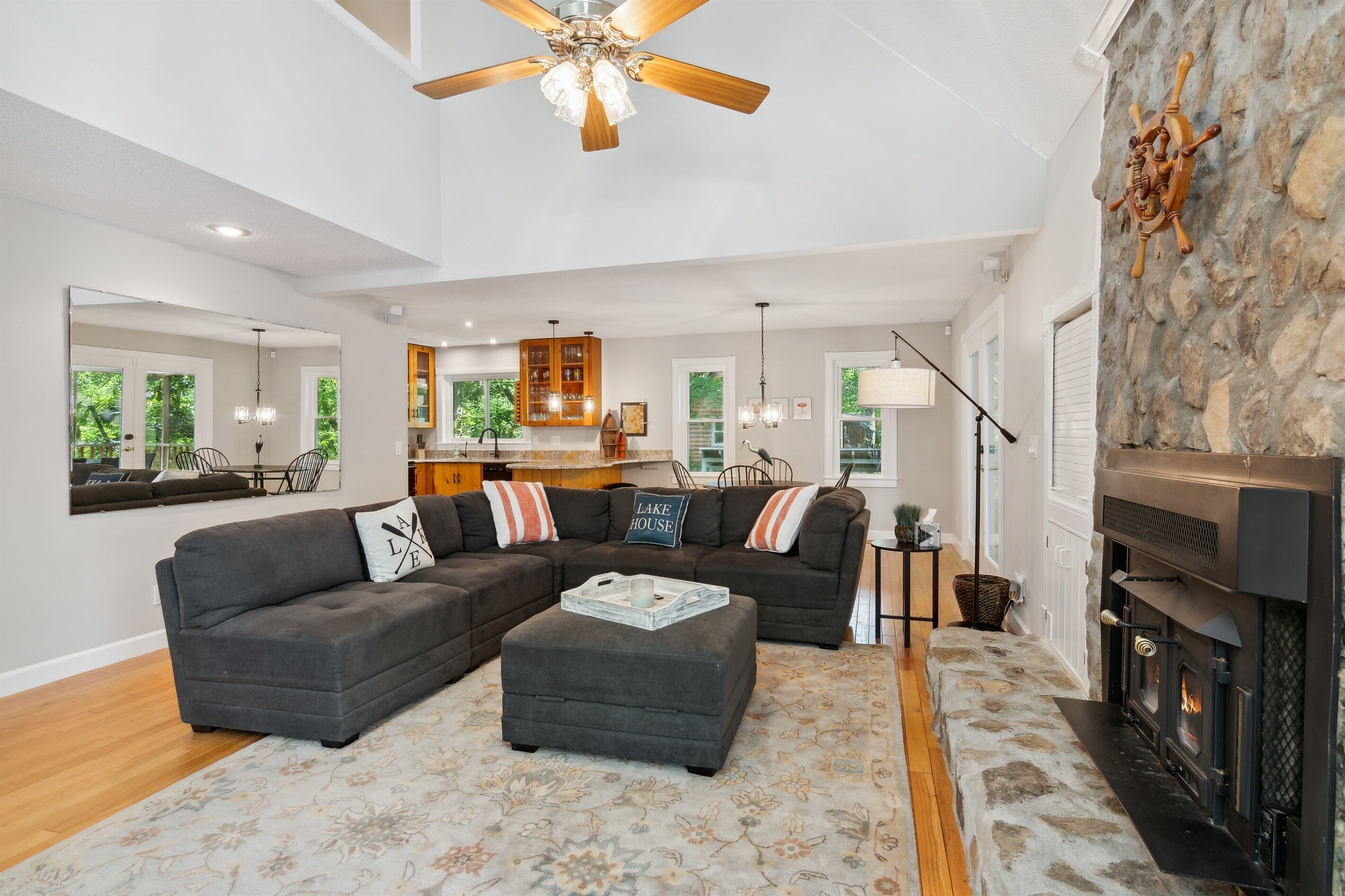 Smart TV, fireplace, books, music library