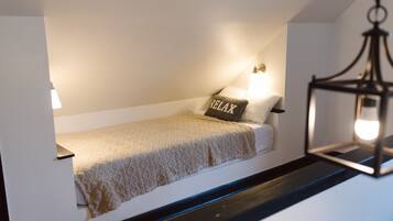 3 bedrooms, desk, iron/ironing board, travel crib