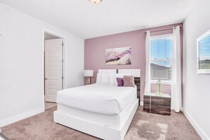 6 slaapkamers, een strijkplank/strijkijzer, wifi, beddengoed
