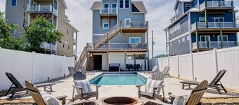 *New Listing* Stunning home w/ private pool, views, & elevator!