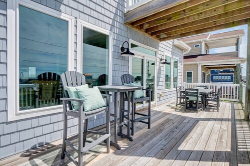 *New Listing* Stunning home w/ private pool, views, & elevator!