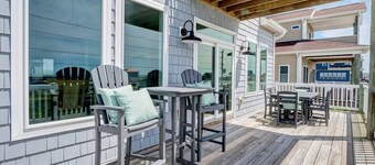 *New Listing* Stunning home w/ private pool, views, & elevator!