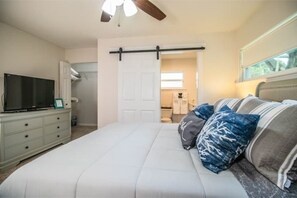 3 Schlafzimmer, Schreibtisch, Bügeleisen/Bügelbrett, kostenloses WLAN
