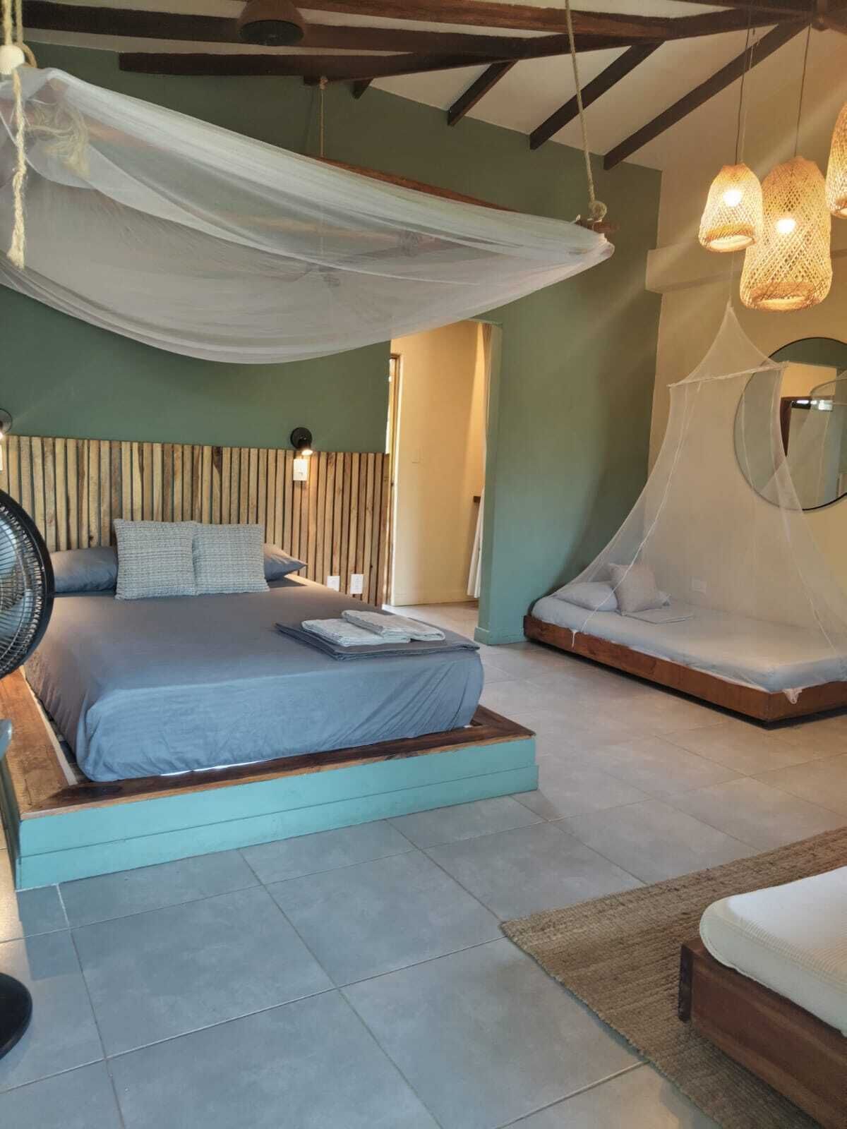 Habitació triple superior | Decoració individual, mobiliari individual i wifi gratuïta 