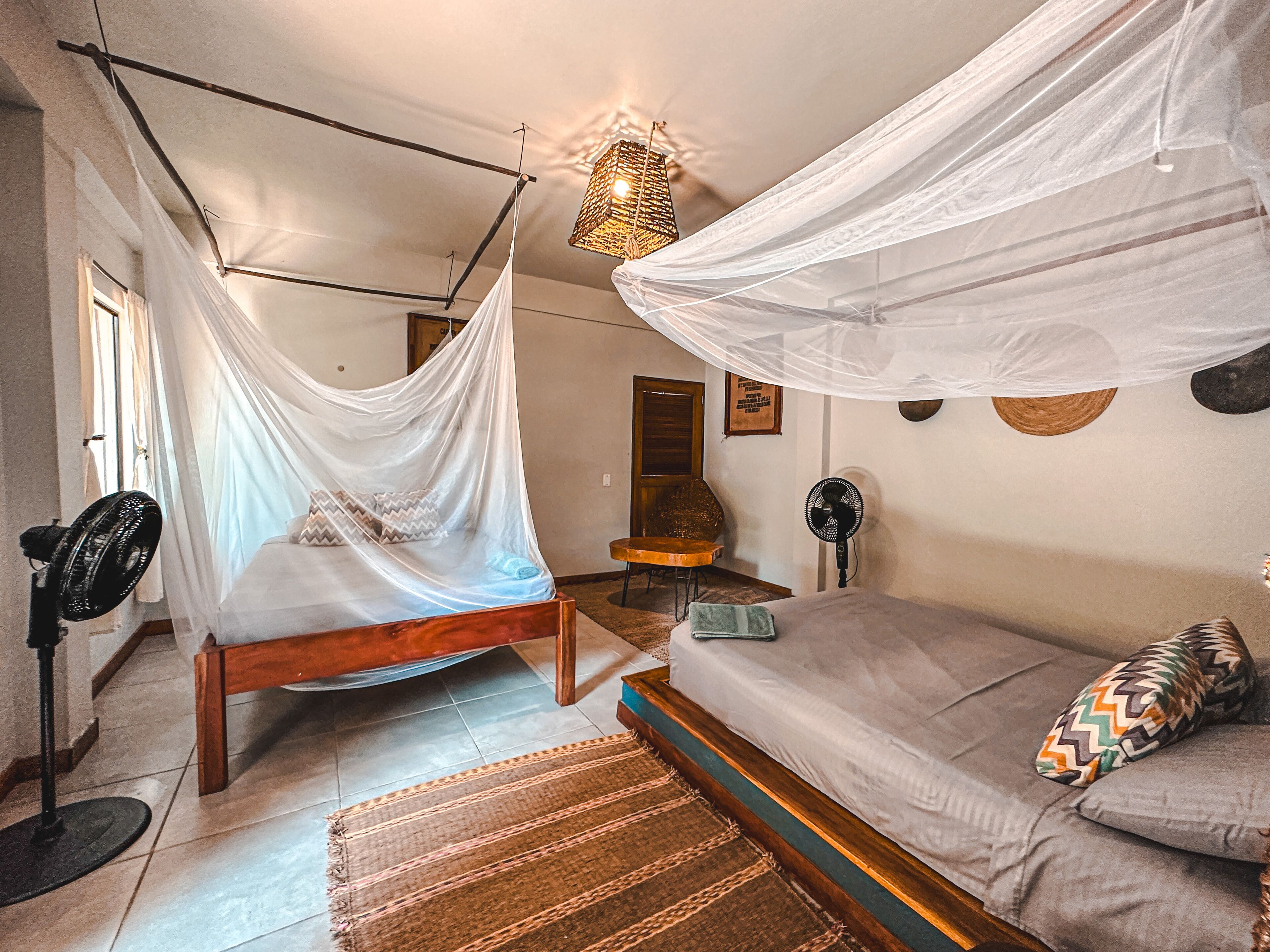 Habitació familiar, 2 llits dobles | Decoració individual, mobiliari individual i wifi gratuïta 